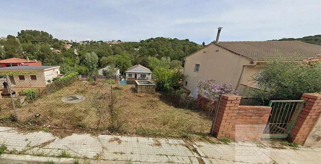 Serviced 413 m² plot in Rubí