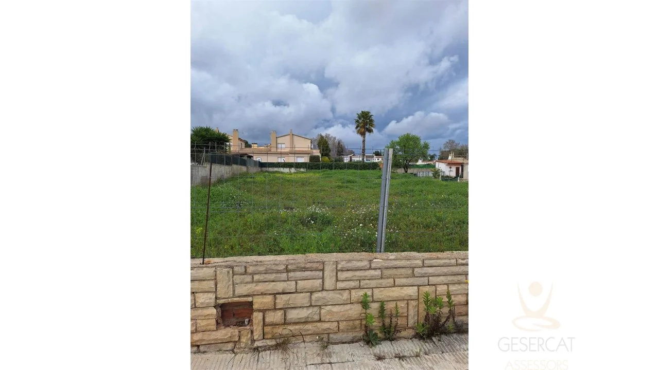 Parcela urbana en El Priorato, 1.045 m²
