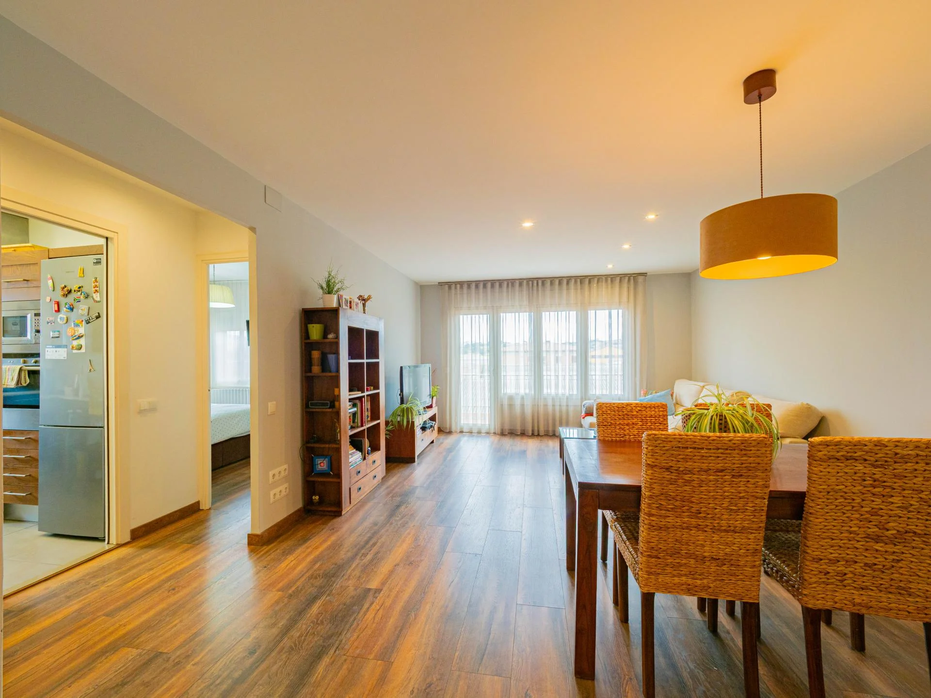 Spacious Manlleu flat with private lift