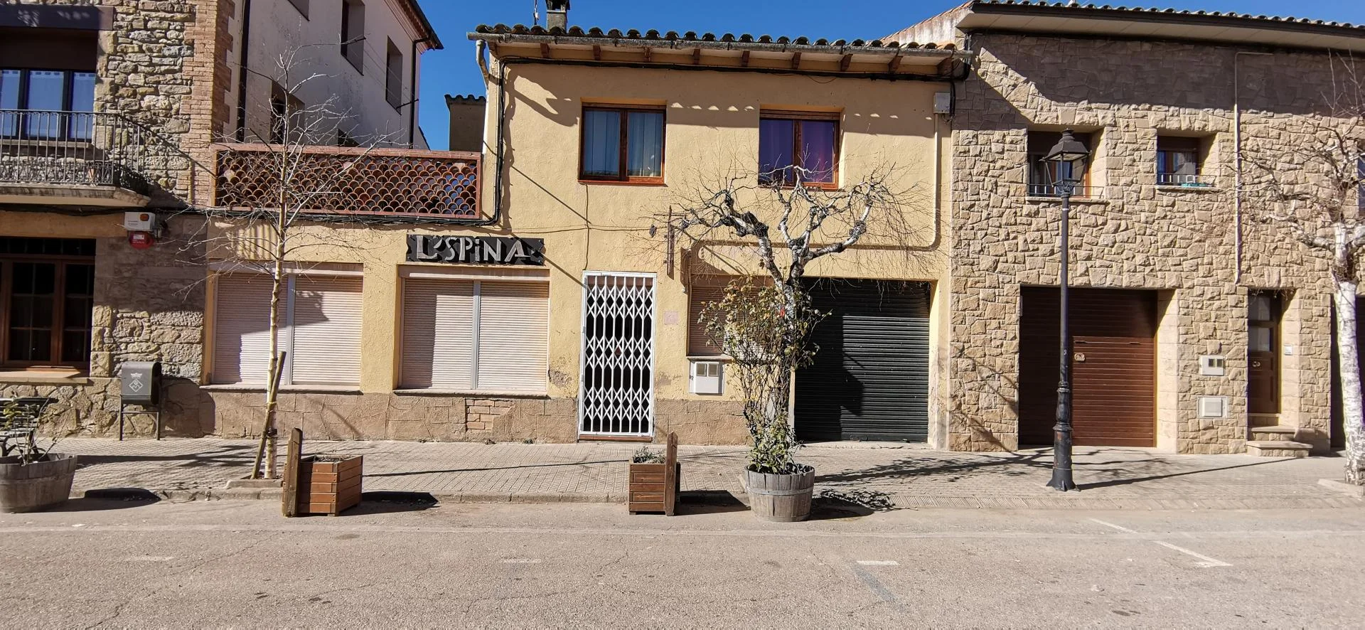 Townhouse with bar and residence