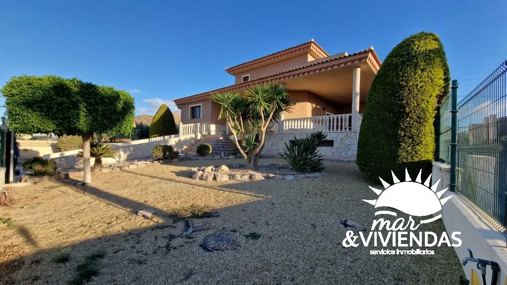 Three-storey villa with five bedrooms