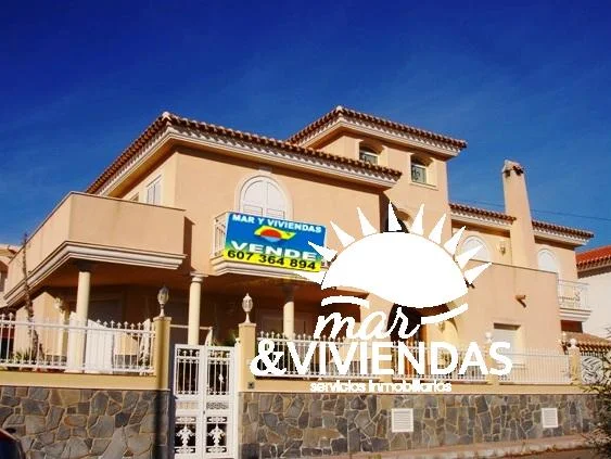 Chalet costero de cinco dormitorios
