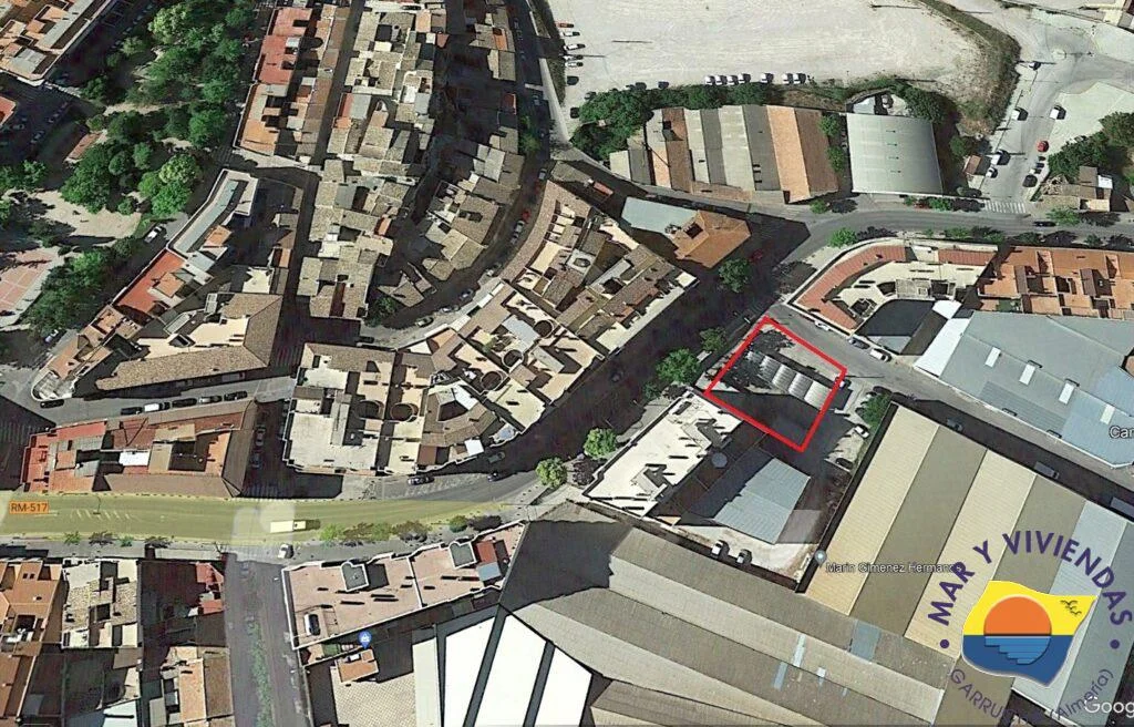 Parcela urbana con proyecto de 24 viviendas