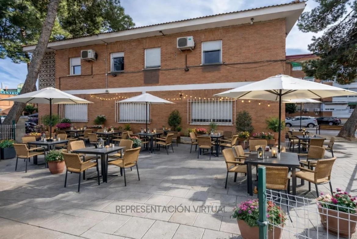 Restaurante reformado con terrazas