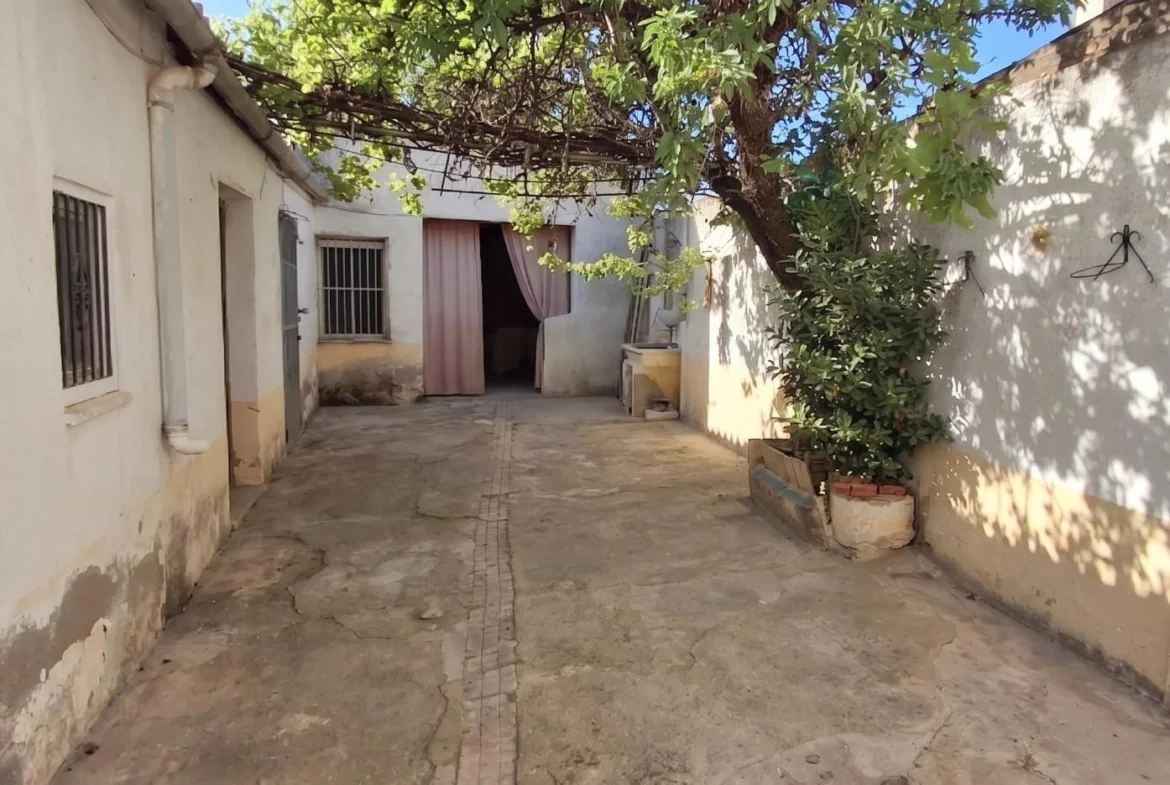 Casa de pueblo de dos plantas cerca de Madrid