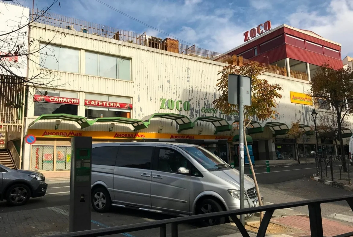 Local comercial a pie de calle junto al metro
