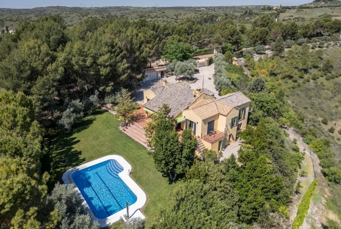 Reformed rural estate with olive groves
