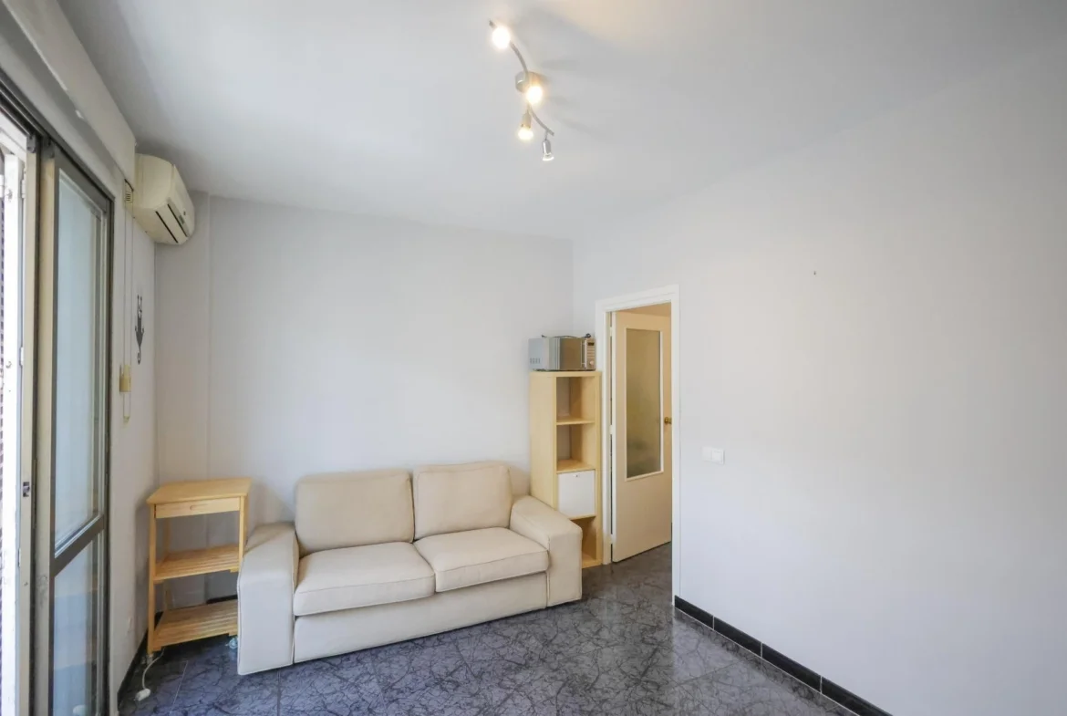 Piso en Malasaña con balcón, 43 m²