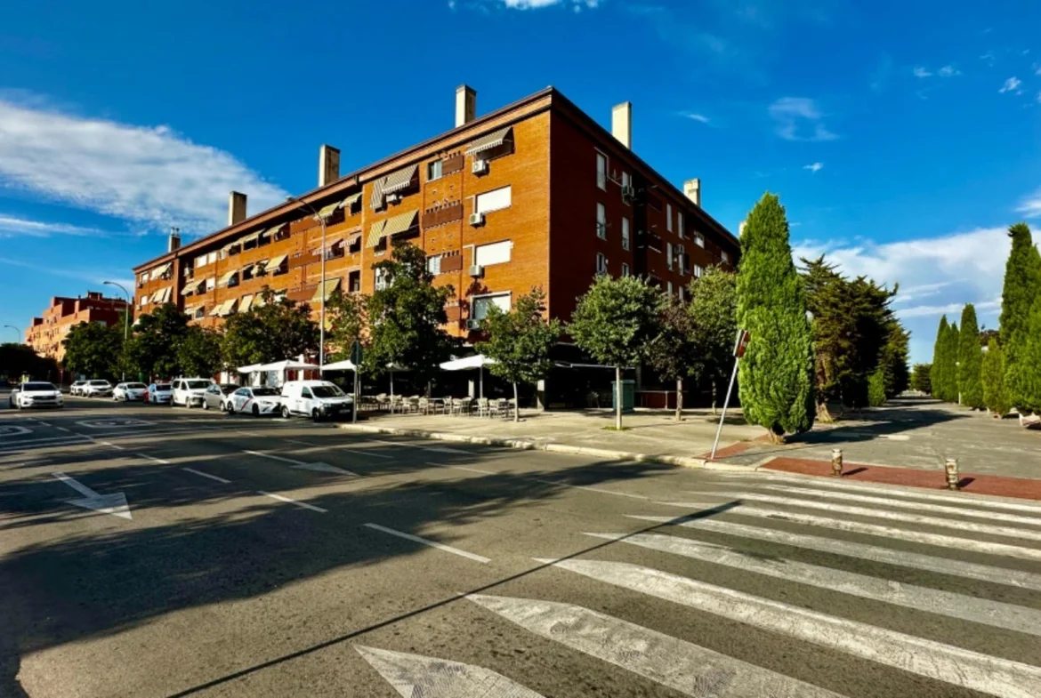 Piso reformado de cuatro dormitorios junto a estación