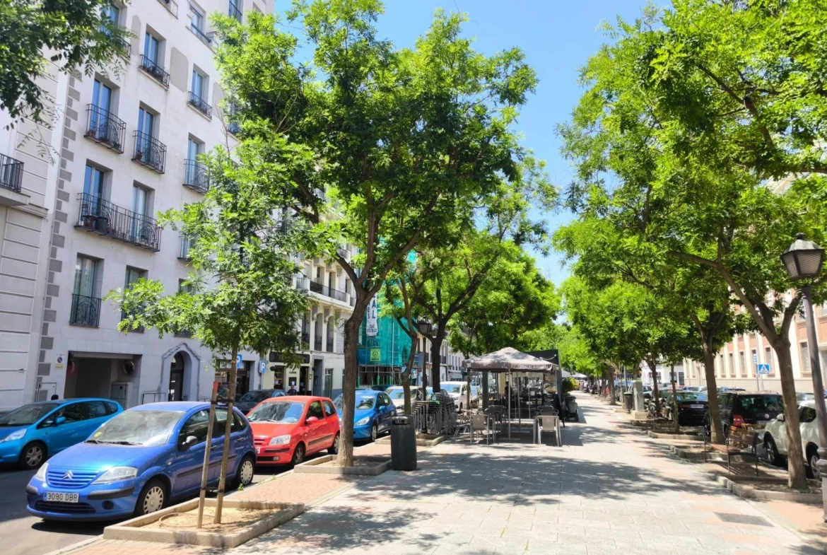 Garaje para coche grande junto al Retiro