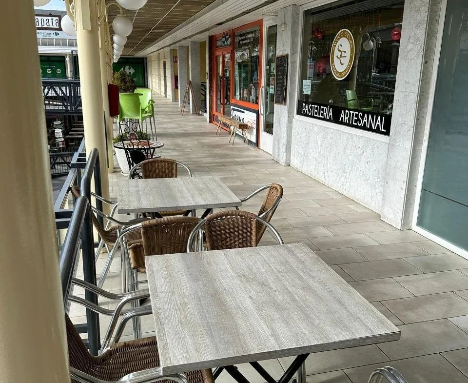 Local alquilado con terraza