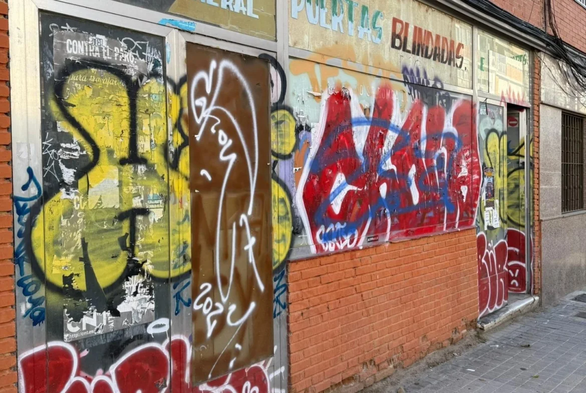 Local comercial en Aluche con potencial de conversión