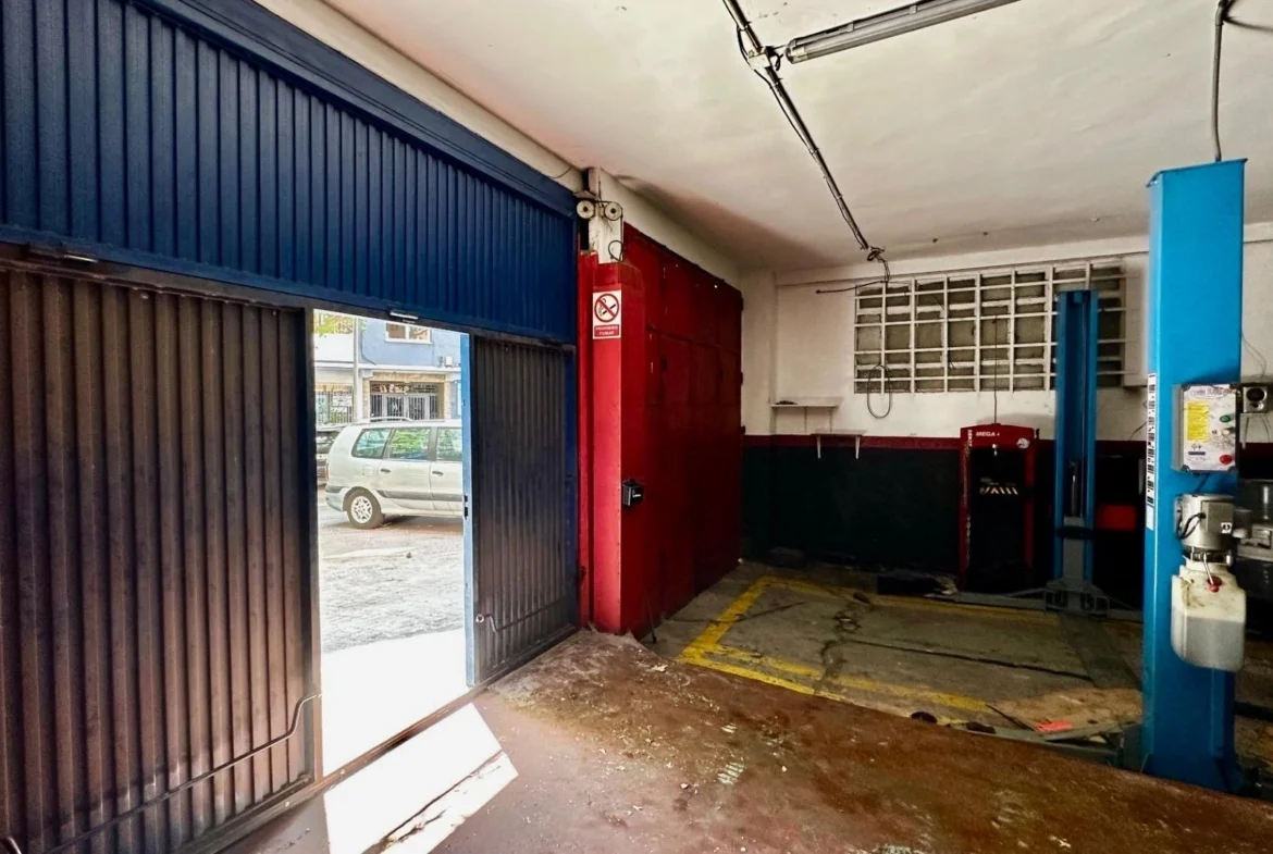 Local comercial esquinero cerca de Renfe