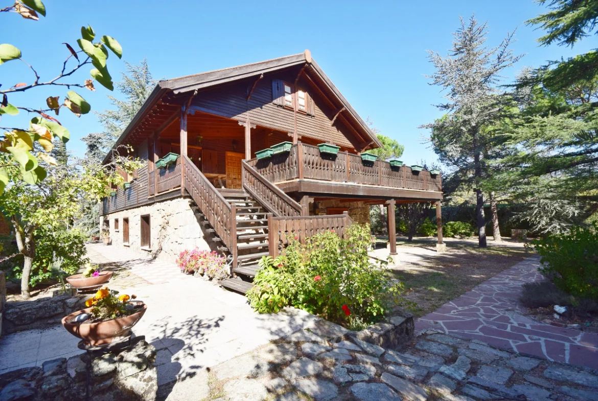 Gran chalet cerca de Navacerrada, 9 dormitorios