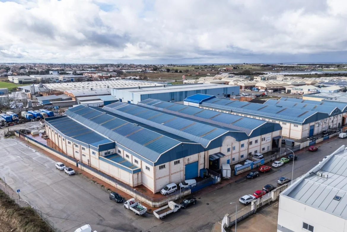 Nave industrial con negocio operativo