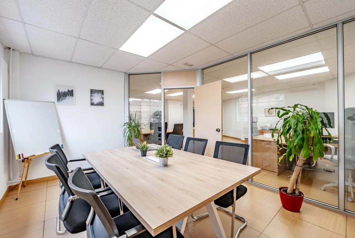 Ground-floor office near Madrid