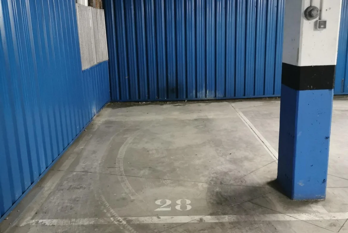 Garaje para coche grande en La Colina