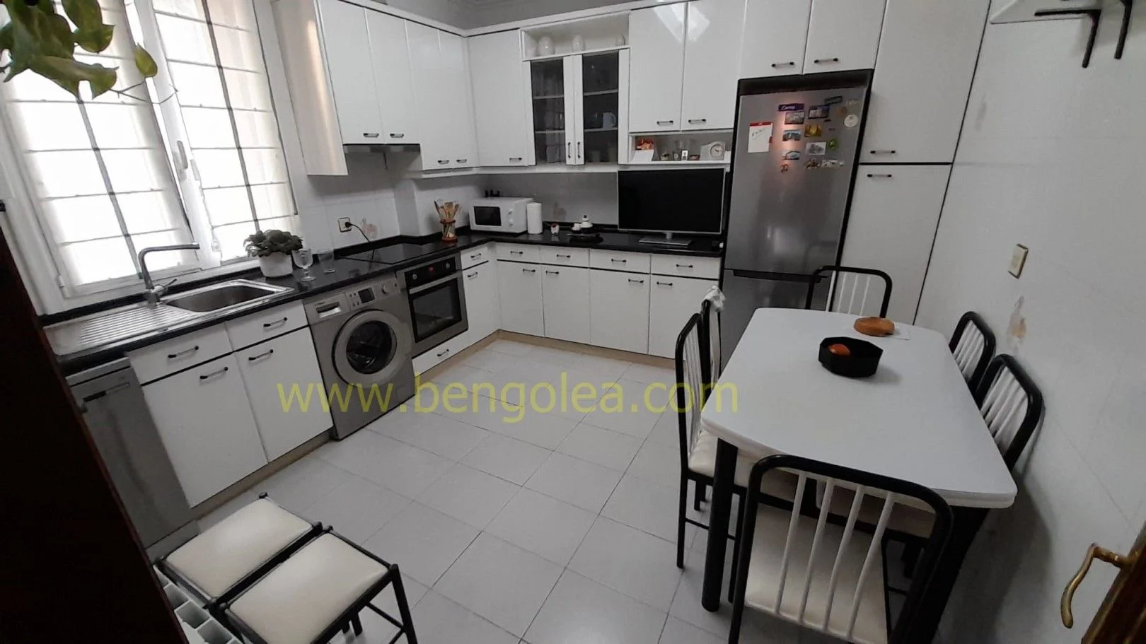 Sunny three-bedroom flat in Barakaldo