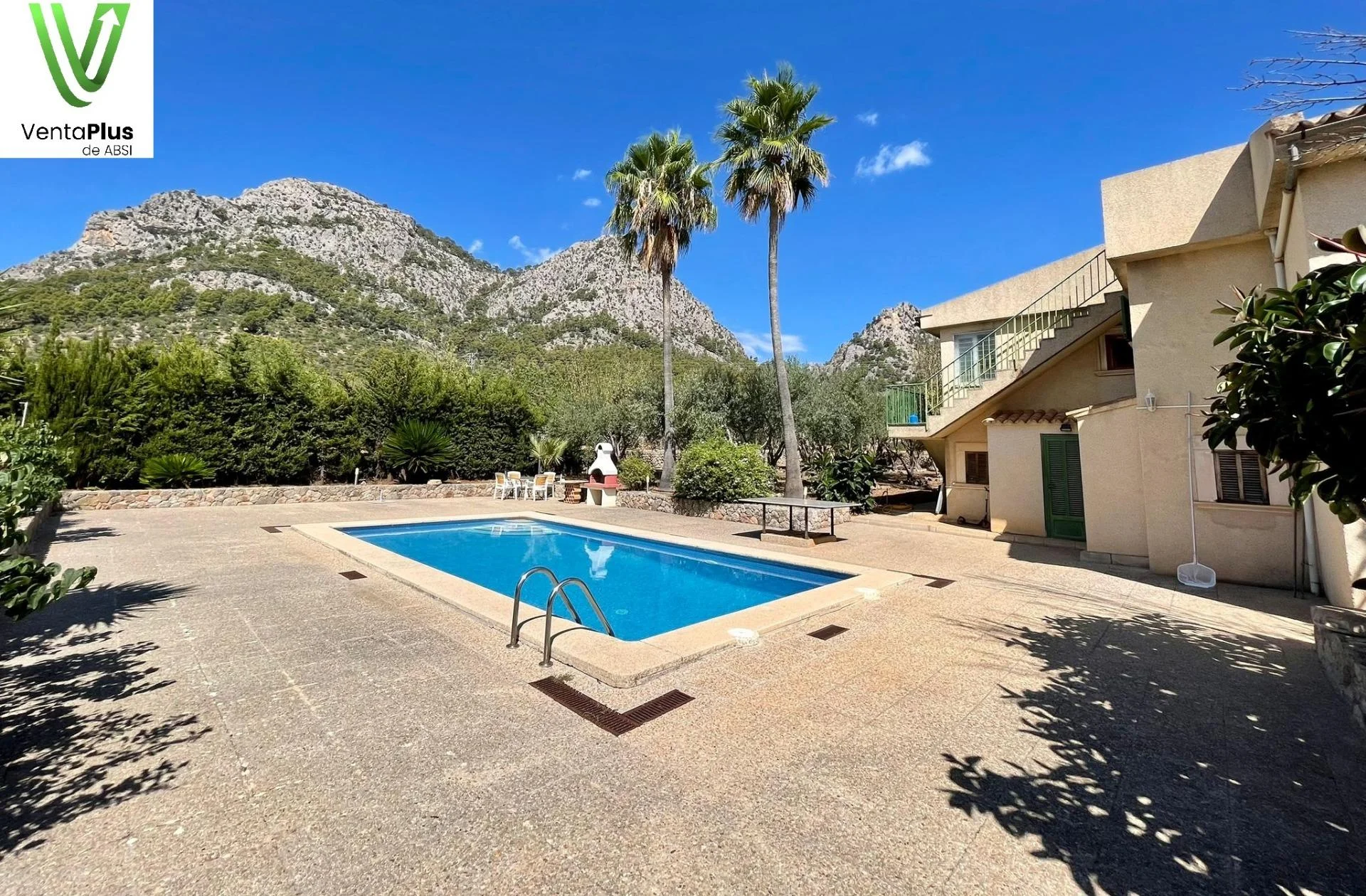 Rural house in Bunyola with pool