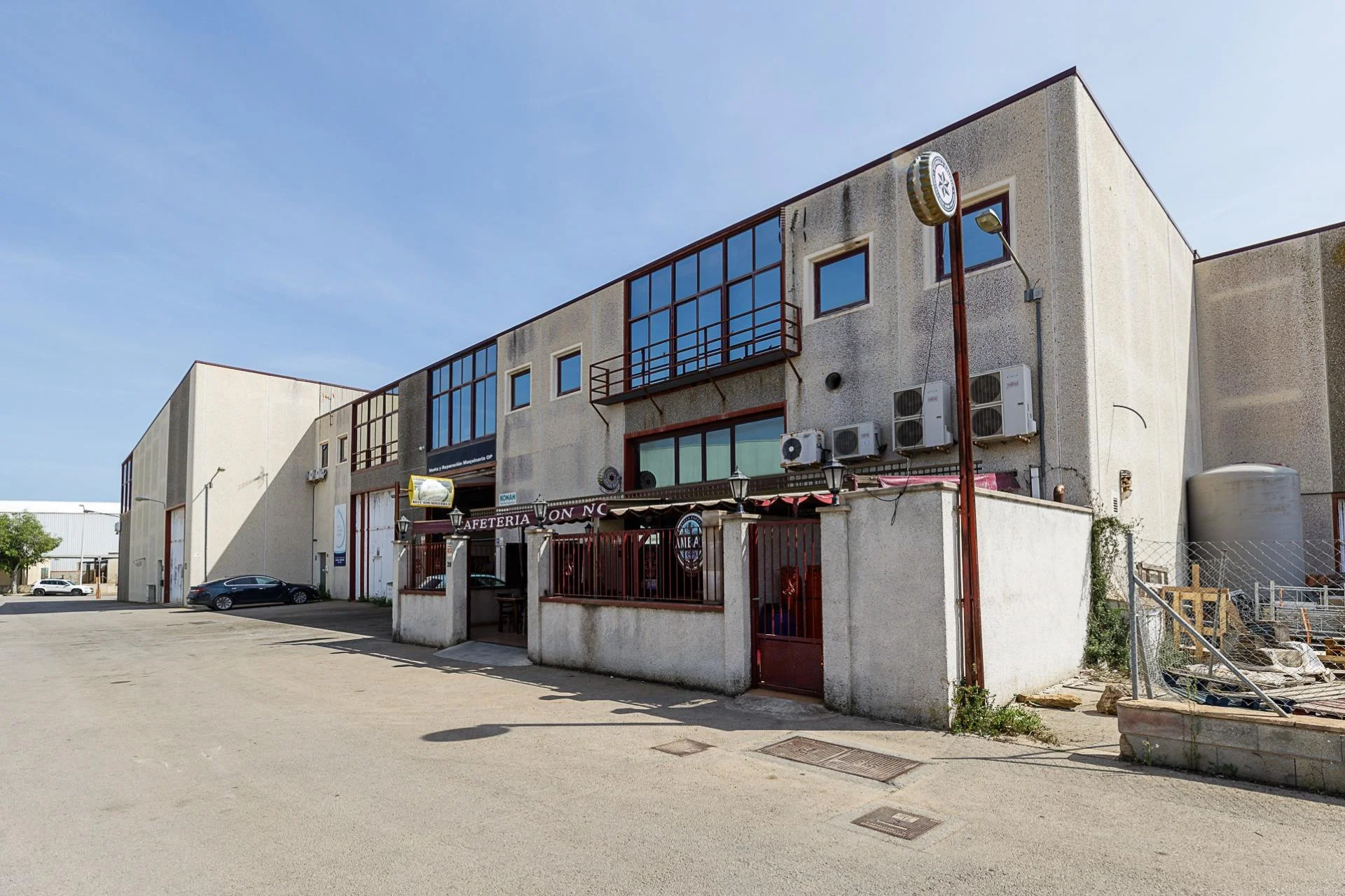 Nave industrial de tres plantas, 810 m²