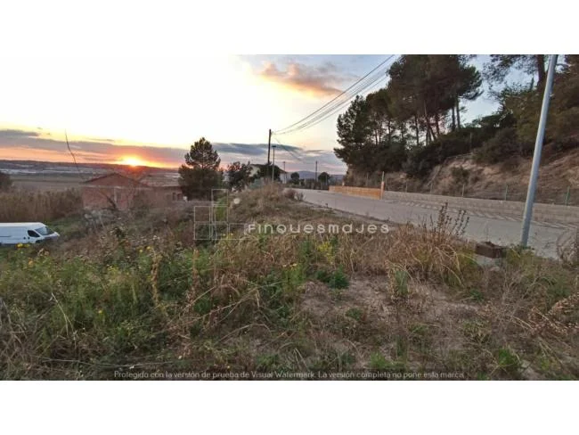 Serviced 2,000 m² plot in Abrera