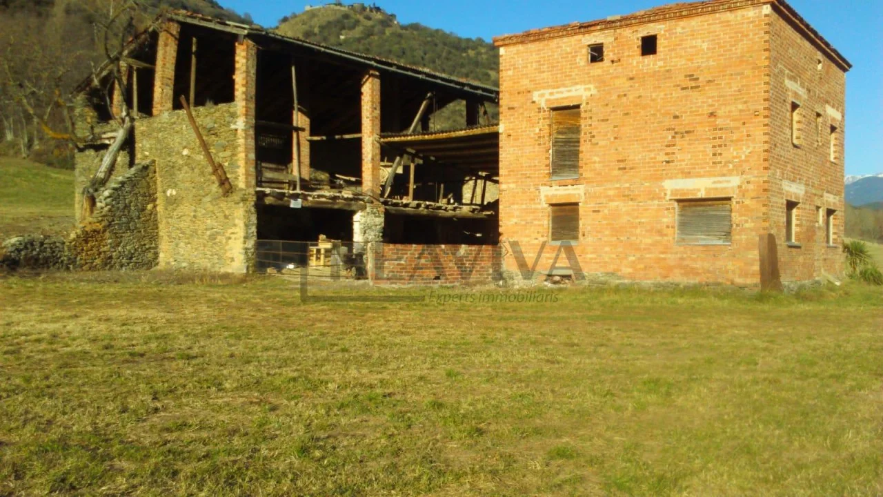 Gran casa rural con terreno agrícola