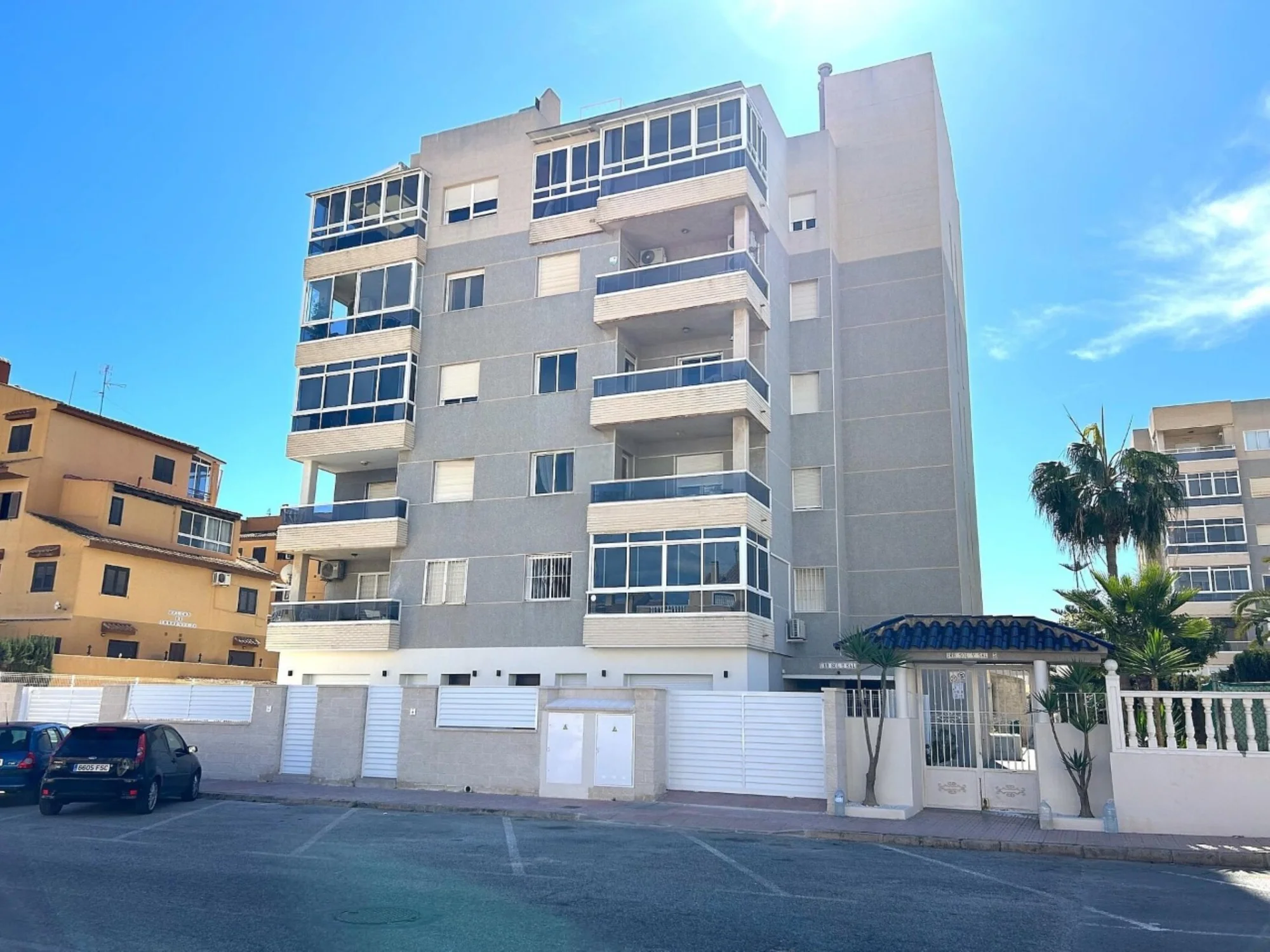 Apartamento costero nuevo con parcela privada