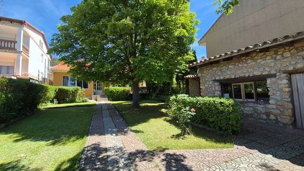 Independent chalet with 700 m² plot