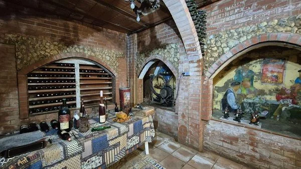 Merendero en pueblo con bodega