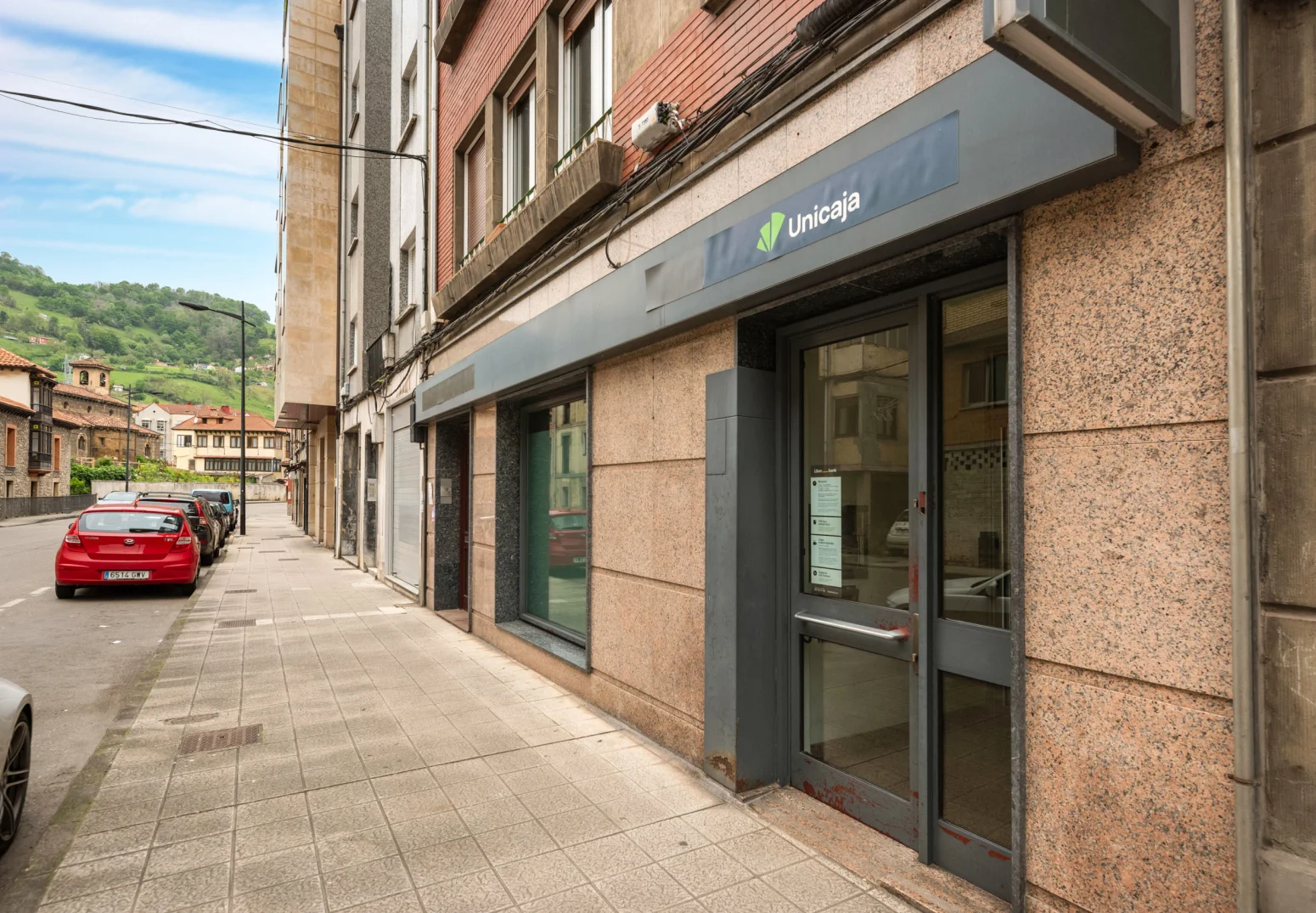Income-generating building in Mieres