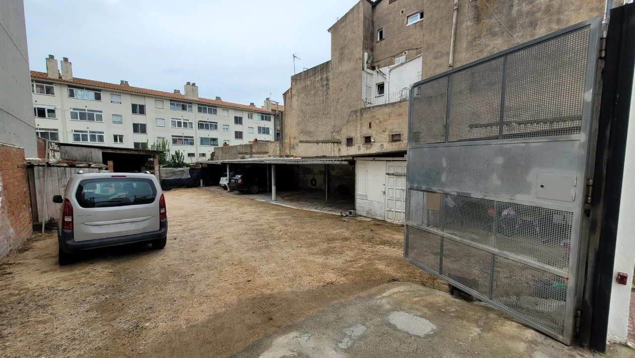 Parcela edificable de 462 m² en Tueda