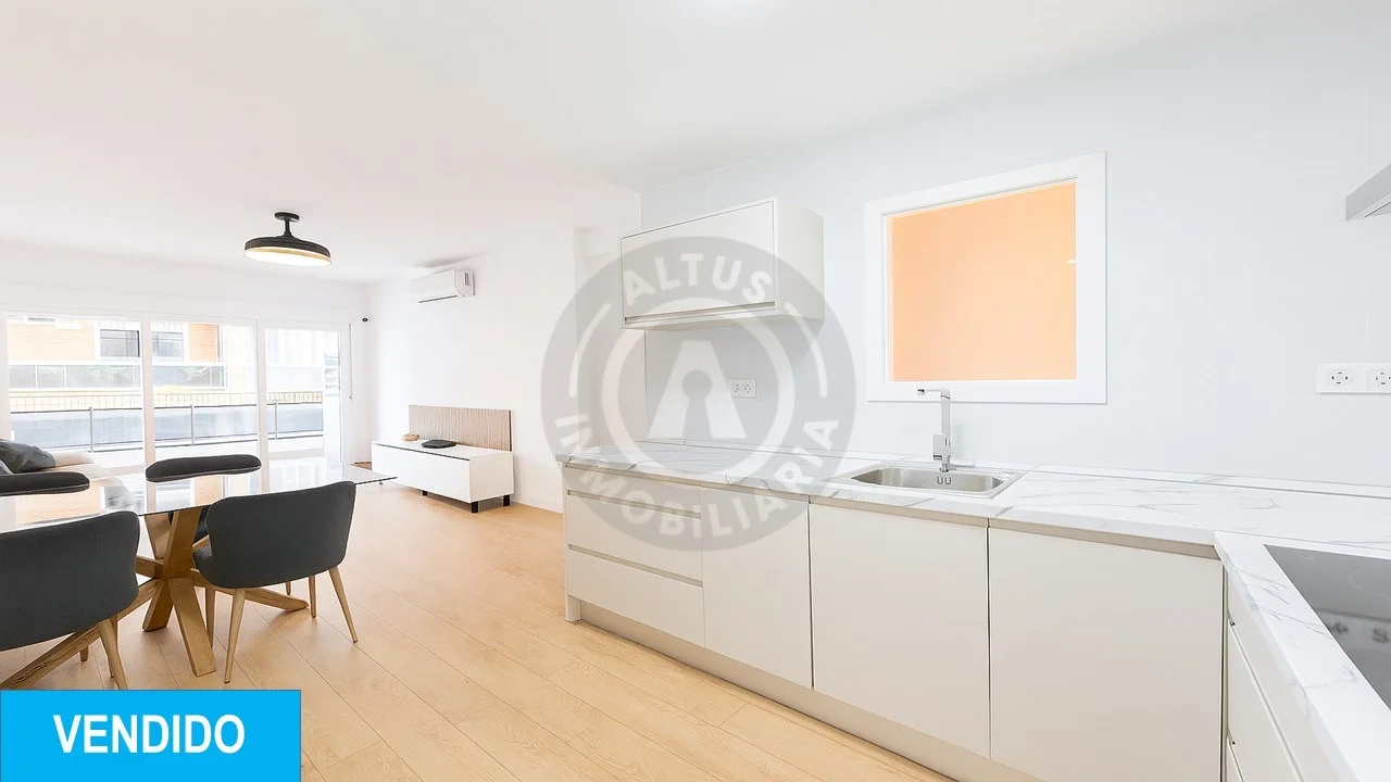 Reformed central flat with three bedrooms