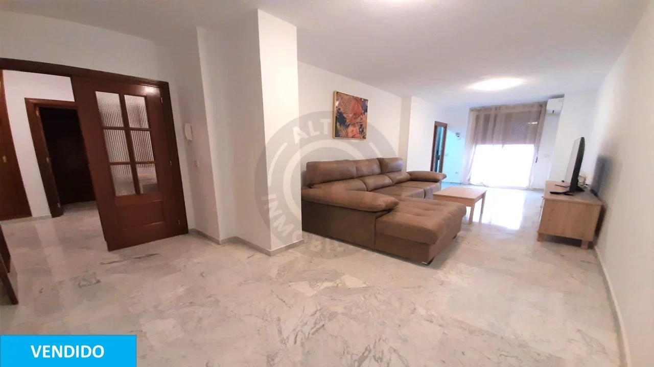 Central Cáceres flat, two terraces