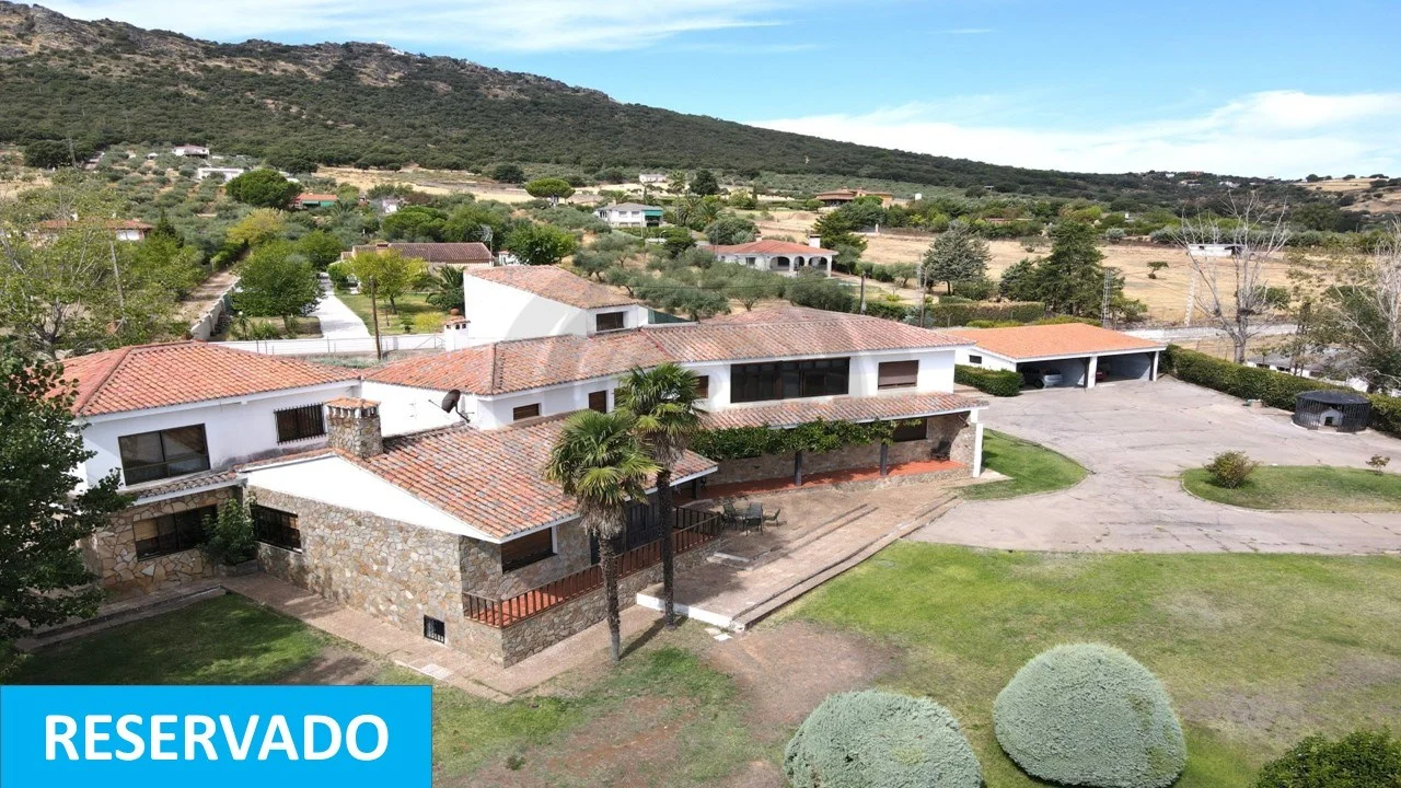 Large countryside chalet with private pool