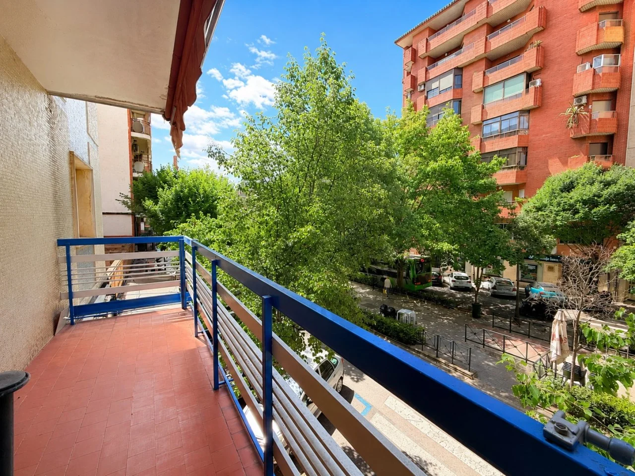 Flexible Cáceres flat, 5-bedroom office