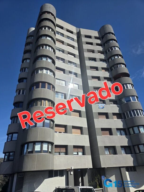 Piso exterior con vistas al puerto, tres dormitorios