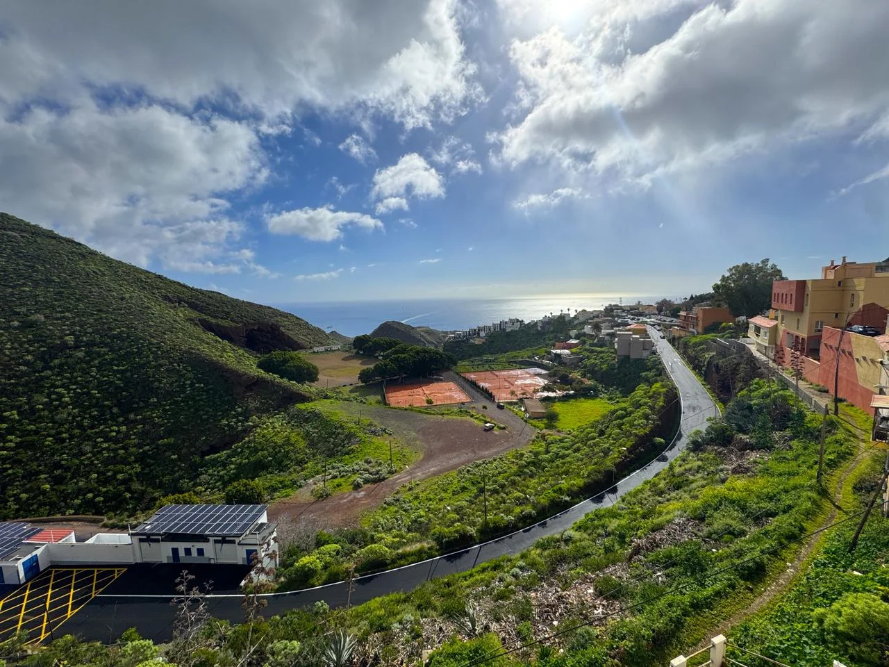 Chalet reformado con vistas al mar