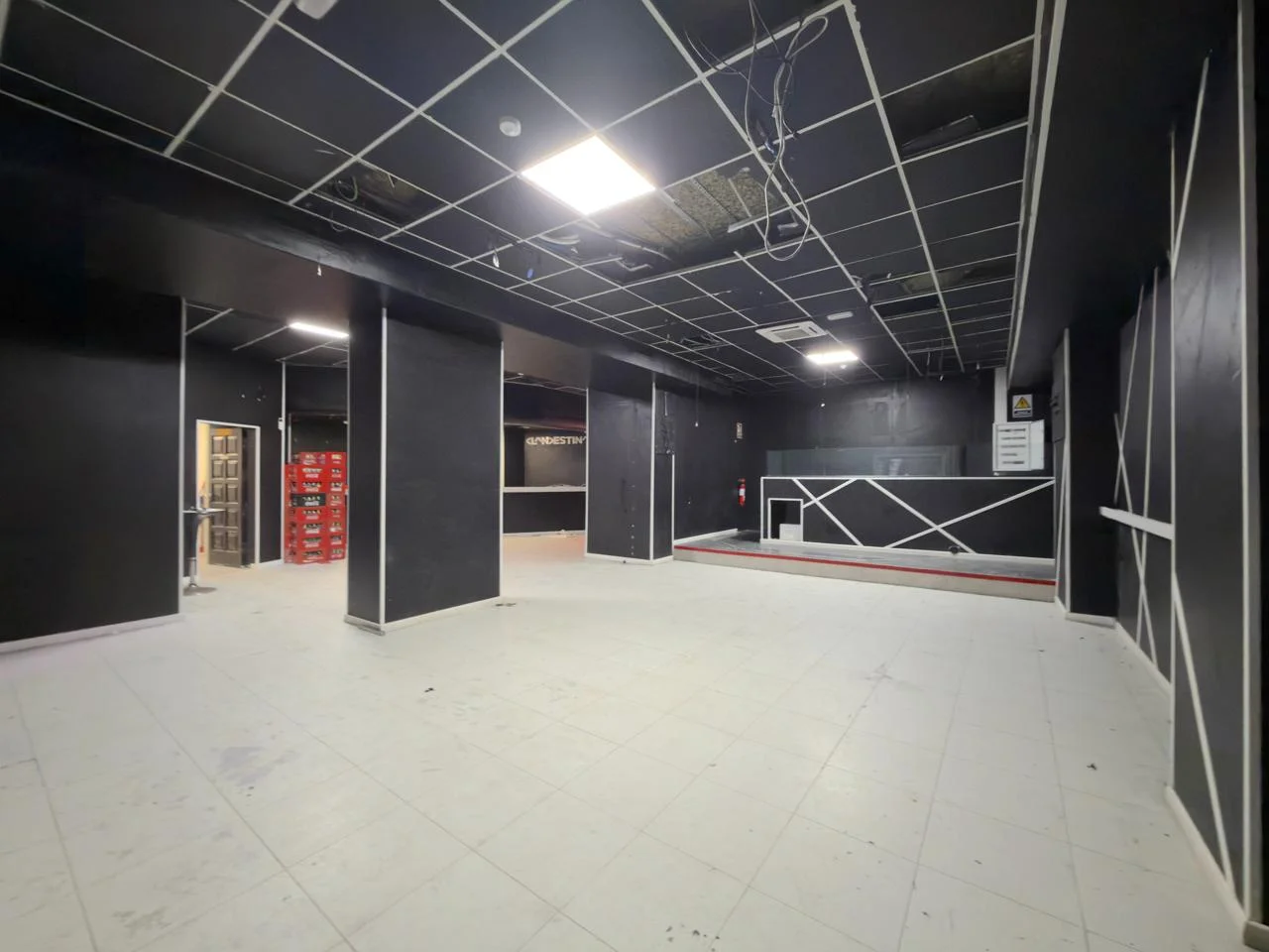 Large La Salle commercial unit