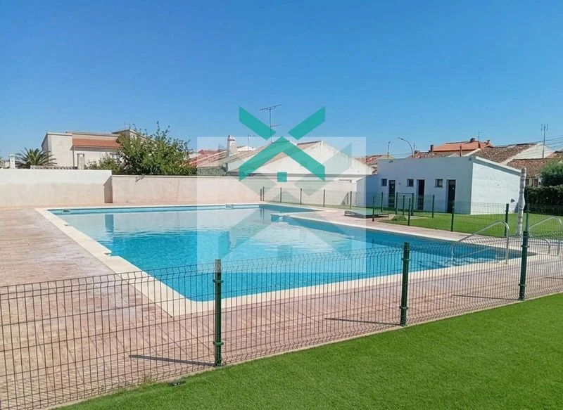 Updated five-bedroom chalet with pool
