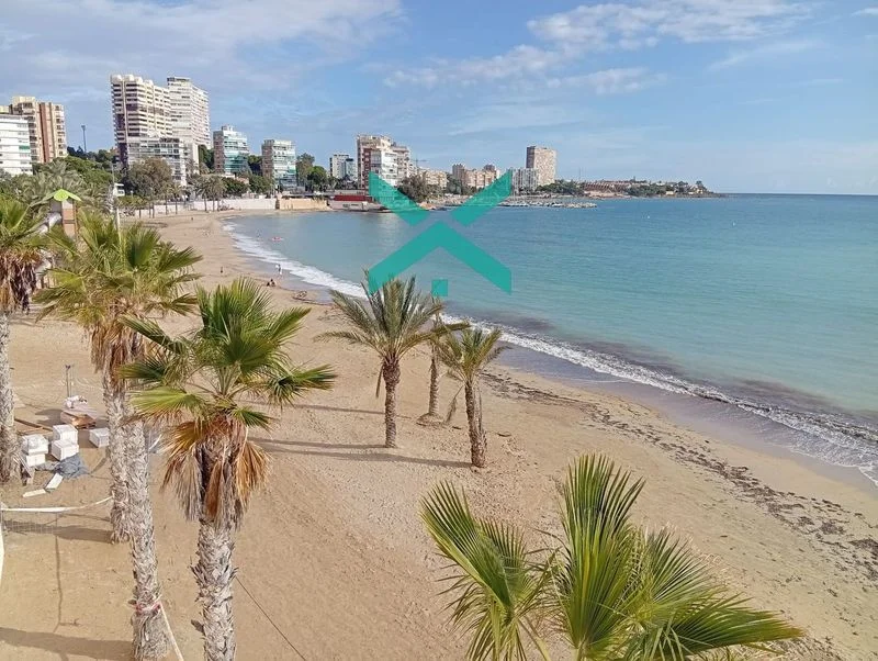 Beachside Alicante flat with garage