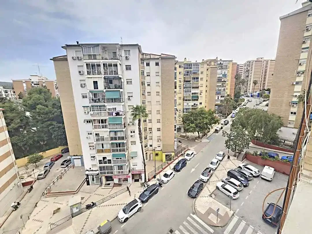 Piso luminoso en sexta planta, tres dormitorios