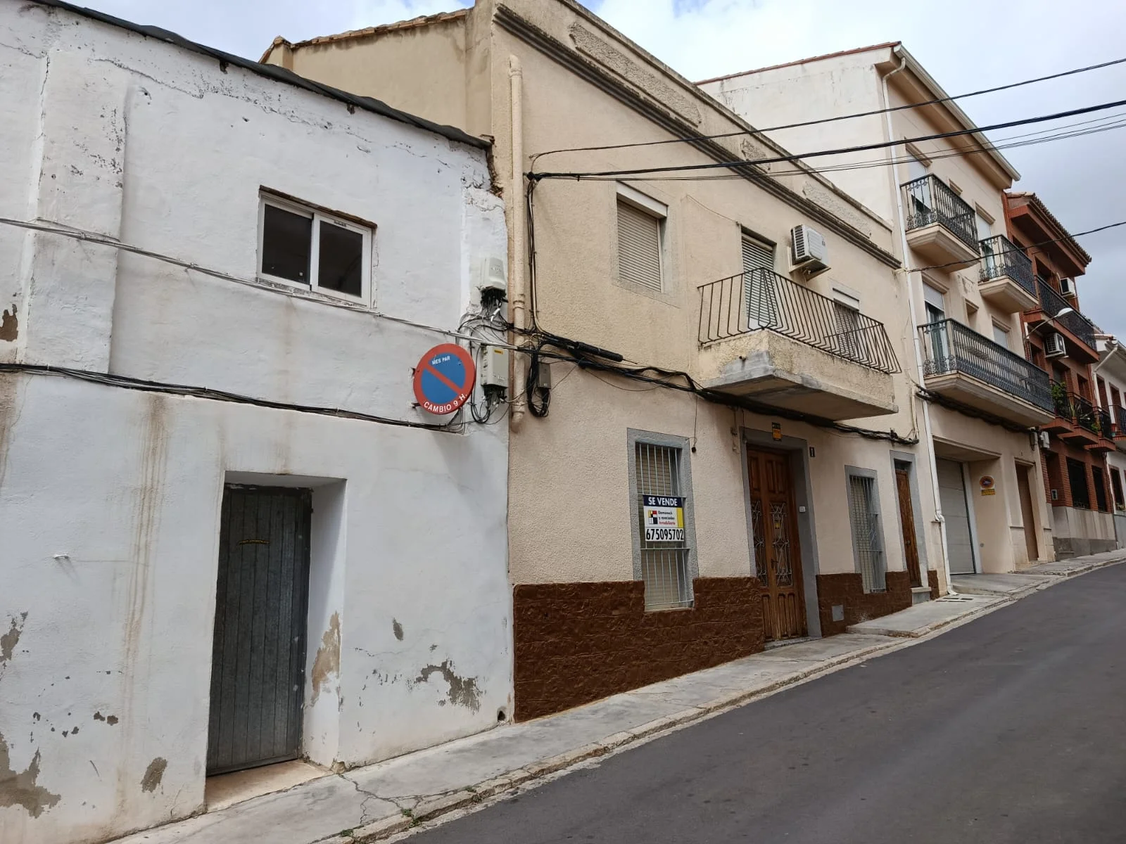 Ground-floor townhouse in Buñol, four bedrooms