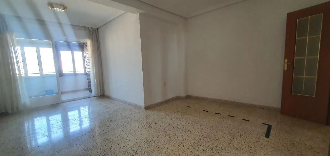 Central four-bedroom flat with terrace