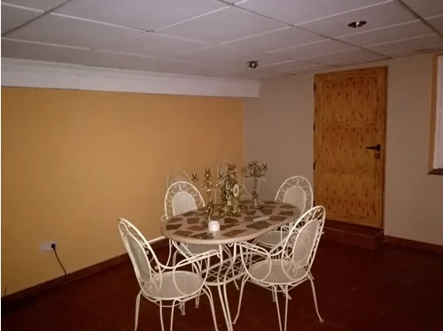 Central two-storey house, six bedrooms