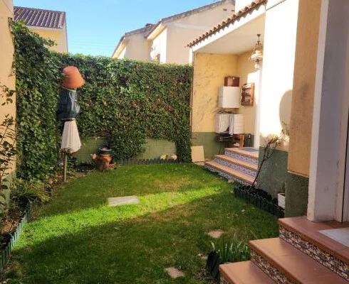 Semi-detached house with four bedrooms