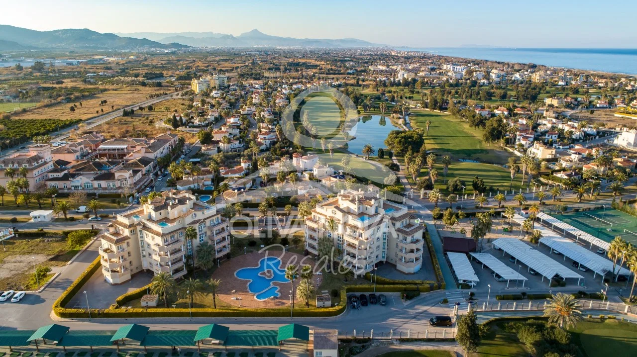 Golf-side penthouse with private pool