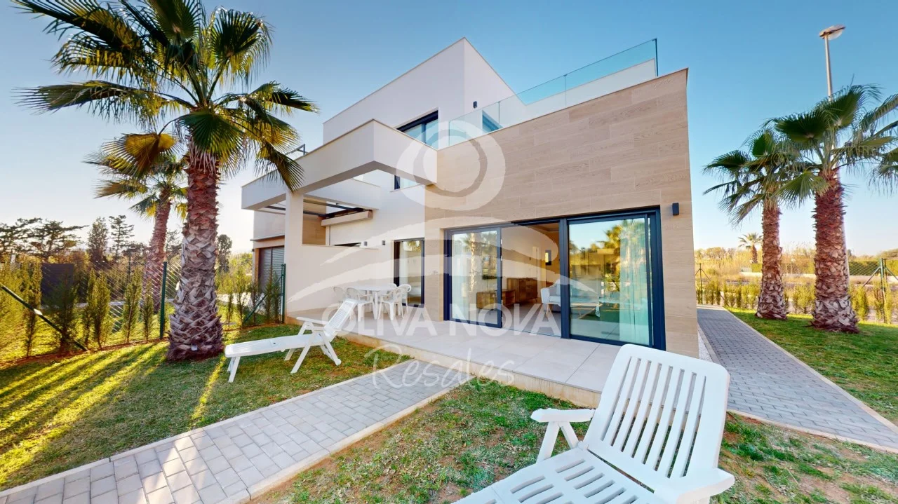 Modern Oliva Nova townhouse, 3 bedrooms