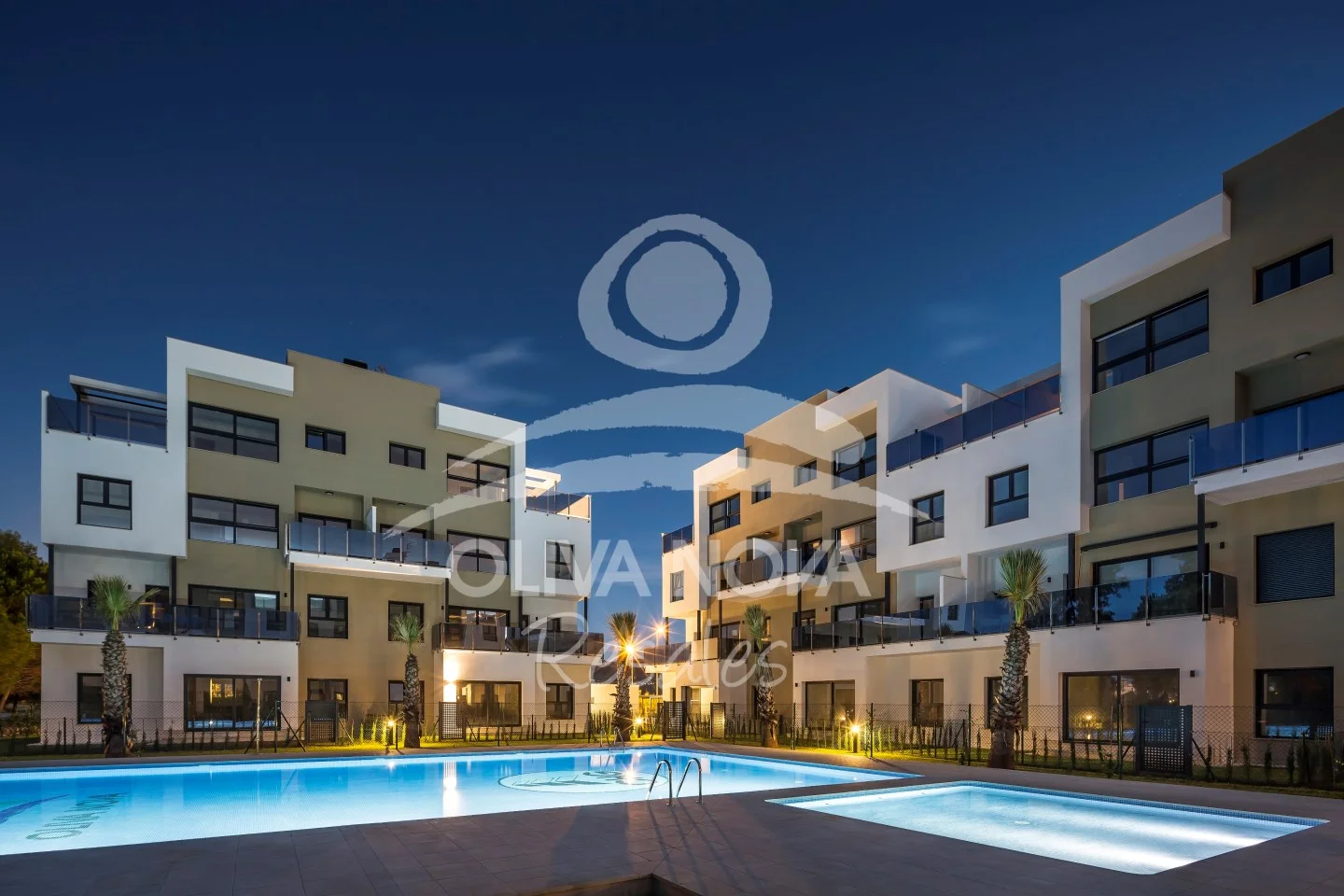 Golf-front apartment with private garden