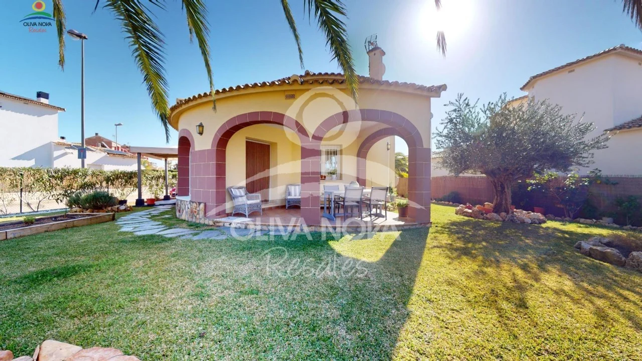 Seaside villa with private garden
