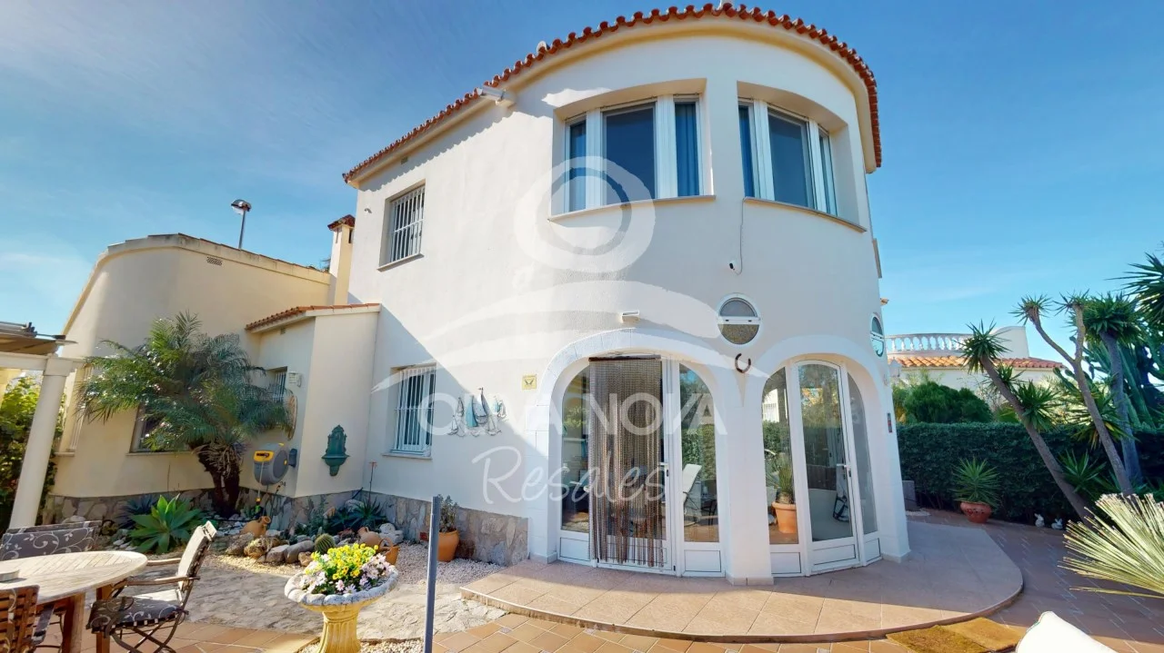 Well-kept Oliva Nova villa, 3 bedrooms